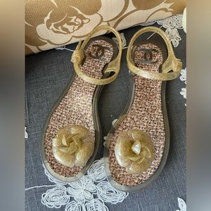 CHANEL GOLD GLITTER JELLY CAMELLIA ANKLE STRAP THONG FLAT SANDALS sz 37